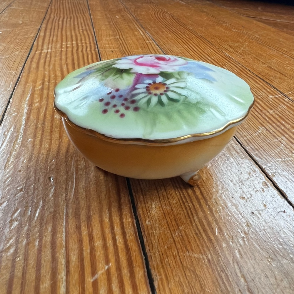 Lefton China hand painted trinket box